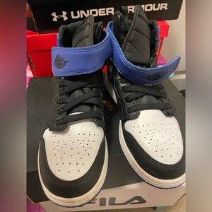 Kids Jordan size 6.5 big kids equivalent to woman’s 8